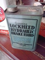 LATA DE LIQUIDO DE FRENOS, AÑOS 60